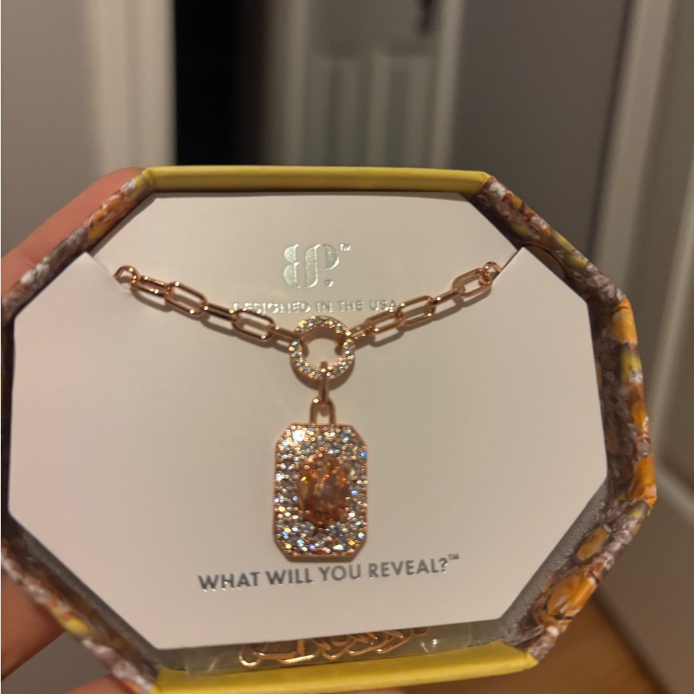 Elegant Rose Gold Pendant Necklace - Bomb Party - New (never worn).